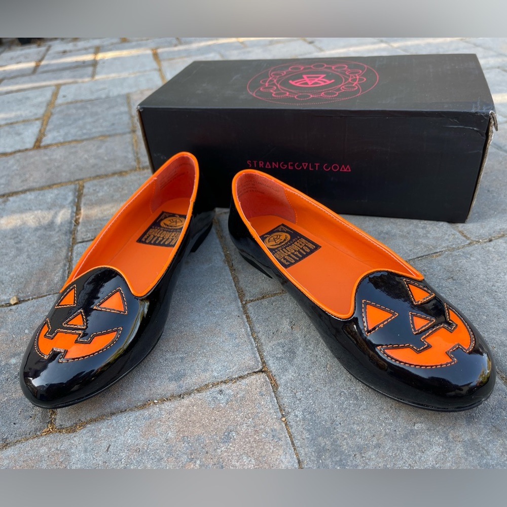 Strange Cvlt Halloween Shiny Black and Orange Jack-o-Lantern Flats, size 6